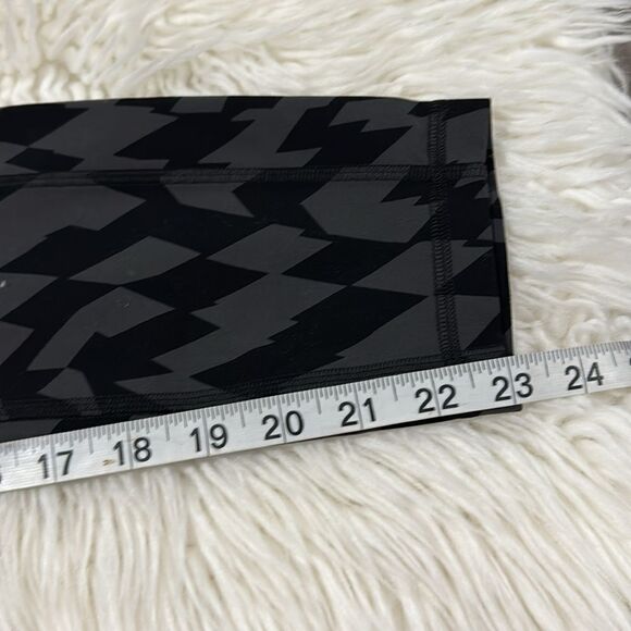 LULULEMON LEGGINGS SIZE 4 - Picture 4 of 11